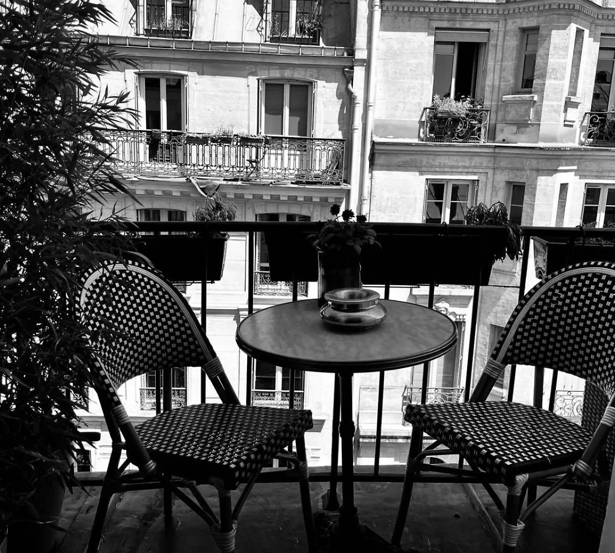 Appartement Vue Moulin Rouge Paris Apartment